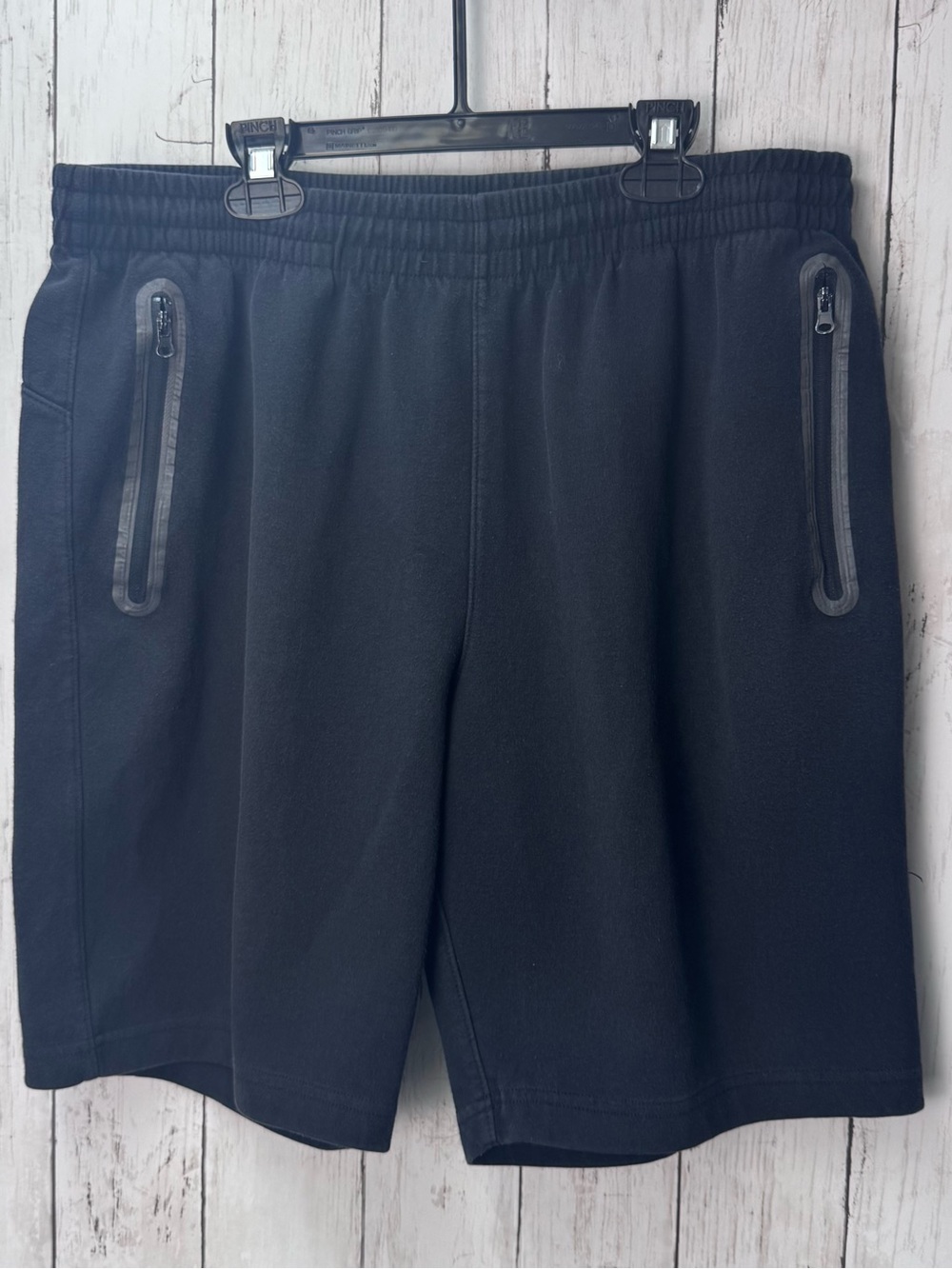 Old Navy Men's Black Athletic Shorts with Zip Pockets size Large
